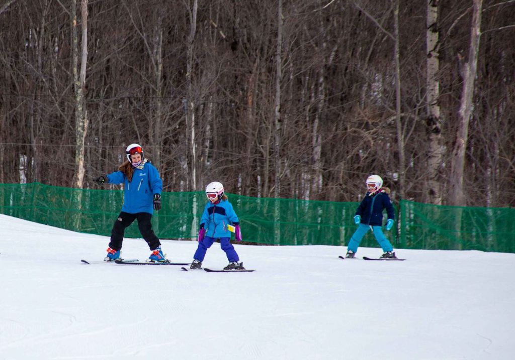 bromley instructor teaching child how to snowboard
